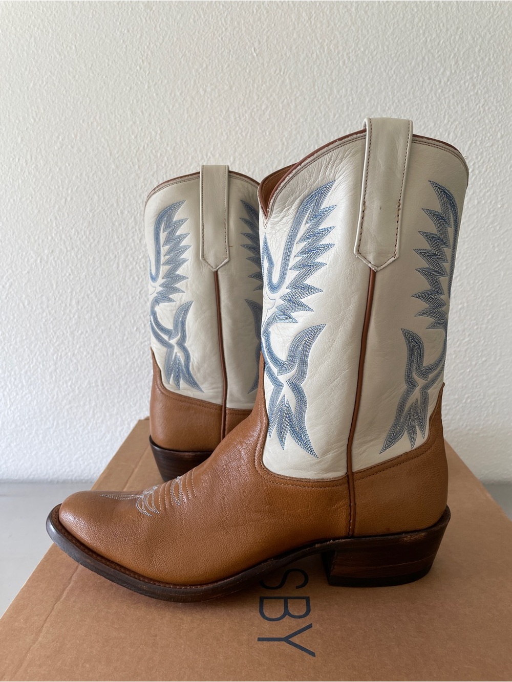 Miron Crosby Samantha Boot in Crème - Picture 2 of 9